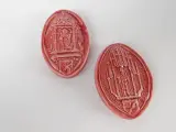 Set van 12 decoratieve reliëfplaquettes of zegelreproducties – foto 8 – kavel bij De Kringwinkel, Heverlee