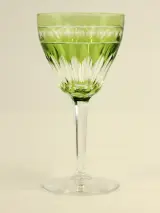 Set van 10 groene kristallen wijnglazen met geslepen decor – foto 4 – kavel bij De Kringwinkel, Antwerpen