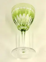 Set van 10 groene kristallen wijnglazen met geslepen decor – foto 6 – kavel bij De Kringwinkel, Antwerpen