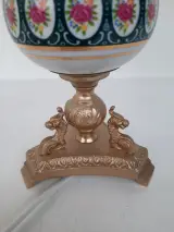 Klassieke Elektrische Olielamp / Tafellamp met Porseleinen Voet en Opaalglazen Kap – foto 4 – kavel bij De Kringwinkel, Waardamme