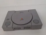 Playstation 1 console met twee controllers – foto 4 – kavel bij De Kringwinkel, Waardamme