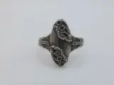 Zilveren ring met sierelementen – kavel bij De Kringwinkel, Diest