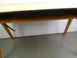 Vintage houten tafel met gele blad – foto 5 – kavel bij De Kringwinkel, Heverlee