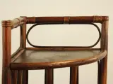Vintage rotan hoekkastje / hoekrek met 5 houten legplanken - 150 cm hoog – foto 4 – kavel bij De Kringwinkel, Antwerpen