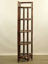 Vintage rotan hoekkastje / hoekrek met 5 houten legplanken - 150 cm hoog – foto 6 – kavel bij De Kringwinkel, Antwerpen