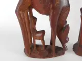Paar decoratieve houten antilopen met kalf – foto 6 – kavel bij De Kringwinkel, Heverlee
