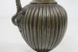 Neoklassieke bronzen schenkkan – foto 6 – kavel bij De Kringwinkel, Brecht