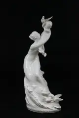 'Millennium' porseleinen figuur – foto 2 – kavel bij De Kringwinkel, Brecht