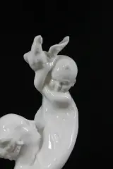 'Millennium' porseleinen figuur – foto 7 – kavel bij De Kringwinkel, Brecht