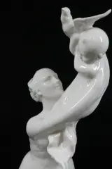 'Millennium' porseleinen figuur – foto 8 – kavel bij De Kringwinkel, Brecht