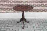Klassieke antieke tripoortafel – kavel bij De Kringwinkel, Brecht