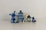 Verzameling Delfts blauwe miniaturen met KLM/Bols huisje – kavel bij De Kringwinkel, Turnhout