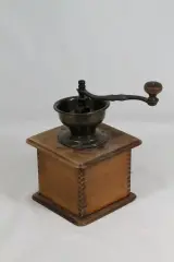 Antieke handmatige houten koffiemolen – foto 3 – kavel bij De Kringwinkel, Brecht