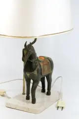 Tafellamp met paardenbeeld en stoffen kap – foto 2 – kavel bij De Kringwinkel, Brecht