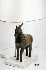 Tafellamp met paardenbeeld en stoffen kap – foto 5 – kavel bij De Kringwinkel, Brecht