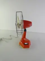 Vintage oranje elektrische tafelventilator ILKA – foto 2 – kavel bij De Kringwinkel, Heverlee
