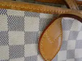 Louis Vuitton grote handtas met ruitpatroon en leren details – foto 2 – kavel bij De Kringwinkel, Heverlee