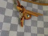 Louis Vuitton grote handtas met ruitpatroon en leren details – foto 6 – kavel bij De Kringwinkel, Heverlee