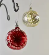 Verzameling van 11 vintage glazen kerstballen met piek in doos – foto 2 – kavel bij De Kringwinkel, Turnhout