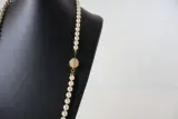 Louis Féraud parelketting – foto 2 – kavel bij De Kringwinkel, Izegem