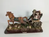 Decoratief beeldje met paard en koets met kinderen – foto 2 – kavel bij De Kringwinkel, Turnhout