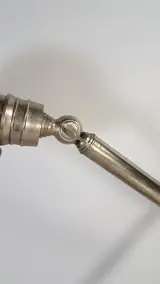 Verstelbare metalen industriële bureaulamp met bolvormige kap – foto 9 – kavel bij De Kringwinkel, Turnhout
