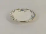 Set fijn porselein servies met bloemenmotief en gouden rand – foto 8 – kavel bij De Kringwinkel, Turnhout