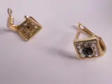 12K Gouden Oorbellen met Centrale Zwarte Steen – foto 4 – kavel bij De Kringwinkel, Heverlee