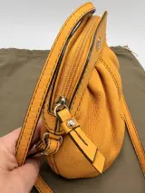 Lancel Gousset handtas okergeel – foto 4 – kavel bij De Kringwinkel, Dendermonde