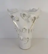 Grote witte keramische siervaas met organische decoratie – Des Pots – foto 6 – kavel bij De Kringwinkel, Turnhout