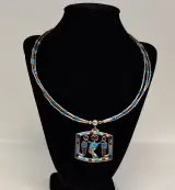 Kralenketting met hanger – kavel bij De Kringwinkel, Aalst