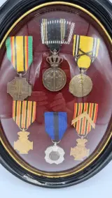 Verzameling Belgische militaire en burgerlijke onderscheidingen – foto 2 – kavel bij De Kringwinkel, Dendermonde
