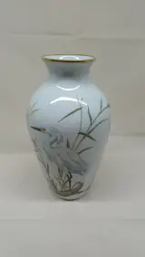 Porseleinen vaas met reiger van Franklin Porcelain – kavel bij De Kringwinkel, Zottegem