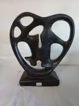 Abstracte sculptuur van twee gezichten in hartvorm – foto 5 – kavel bij De Kringwinkel, Oudenaarde