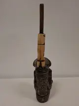 Afrikaans houtsnijwerk met beensculptuur – foto 6 – kavel bij De Kringwinkel, Ronse