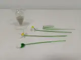 Set glazen bloemen in vaasjes – foto 5 – kavel bij De Kringwinkel, Ronse