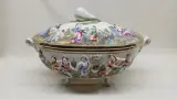 Italiaanse Capodimonte dekselschaal met reliëfdecoratie – foto 6 – kavel bij De Kringwinkel, Zottegem