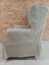 Beige fauteuil gesigneerd door Pommelien Thijs – foto 5 – kavel bij De Kringwinkel, Geraardsbergen