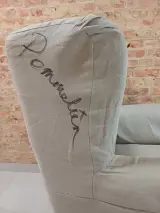 Beige fauteuil gesigneerd door Pommelien Thijs – foto 7 – kavel bij De Kringwinkel, Geraardsbergen