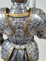 Veronese Myths & Legends ridder met Maltezer kruis en hellebaard – foto 5 – kavel bij De Kringwinkel, Geraardsbergen
