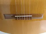 Spaanse klassieke gitaar "Guitarras de Artesania Cuenca" – foto 10 – kavel bij De Kringwinkel, Liedekerke