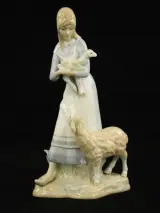 Porcelanas Miquel Requena - meisje met lam en schaap - Valencia, Spanje ca. jaren 1970/80 – kavel bij De Kringwinkel, Antwerpen