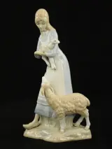 Porcelanas Miquel Requena - meisje met lam en schaap - Valencia, Spanje ca. jaren 1970/80 – foto 2 – kavel bij De Kringwinkel, Antwerpen