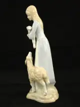 Porcelanas Miquel Requena - meisje met lam en schaap - Valencia, Spanje ca. jaren 1970/80 – foto 3 – kavel bij De Kringwinkel, Antwerpen