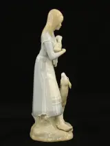 Porcelanas Miquel Requena - meisje met lam en schaap - Valencia, Spanje ca. jaren 1970/80 – foto 5 – kavel bij De Kringwinkel, Antwerpen