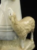 Porcelanas Miquel Requena - meisje met lam en schaap - Valencia, Spanje ca. jaren 1970/80 – foto 8 – kavel bij De Kringwinkel, Antwerpen