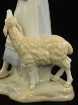 Porcelanas Miquel Requena - meisje met lam en schaap - Valencia, Spanje ca. jaren 1970/80 – foto 9 – kavel bij De Kringwinkel, Antwerpen