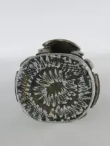 Decoratieve handgesneden stenen vaas/sculptuur in Egyptische stijl – foto 7 – kavel bij De Kringwinkel, Heverlee