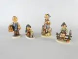 Vier handbeschilderde porseleinen M.I. Hummel-beeldjes van Goebel – kavel bij De Kringwinkel, Heverlee