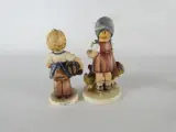 Vier handbeschilderde porseleinen M.I. Hummel-beeldjes van Goebel – foto 4 – kavel bij De Kringwinkel, Heverlee